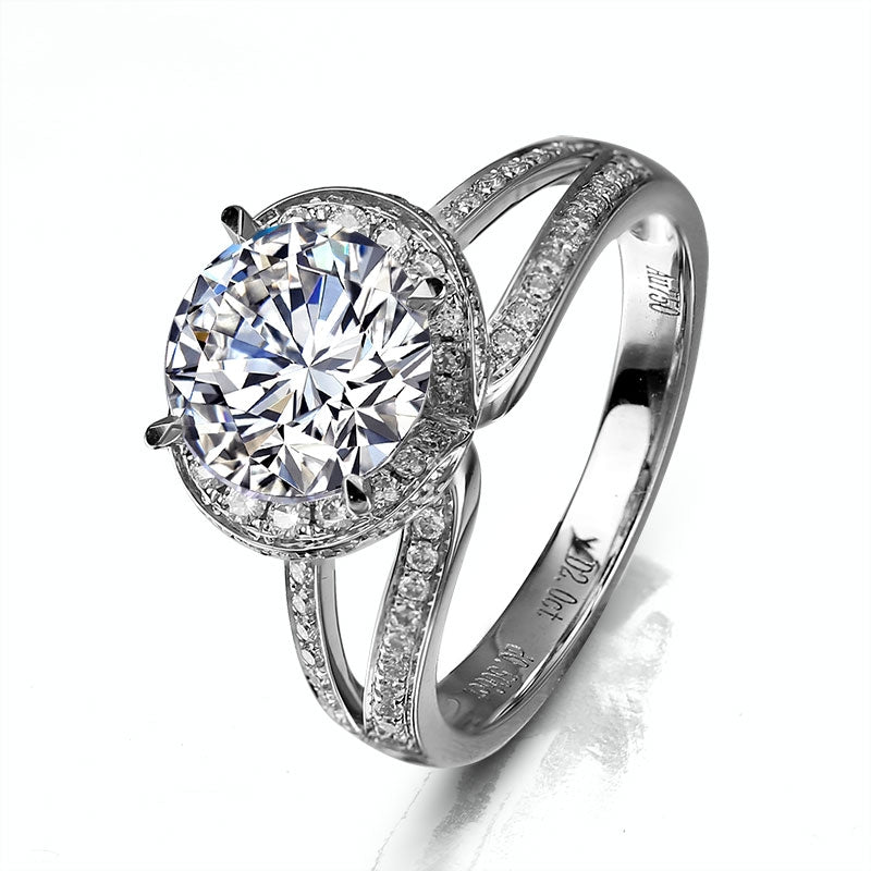 Halo-Ring, 2,4 ct insgesamt, 18k Gold