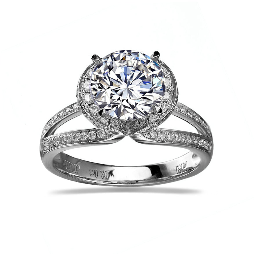 Halo-Ring, 2,4 ct insgesamt, 18k Gold
