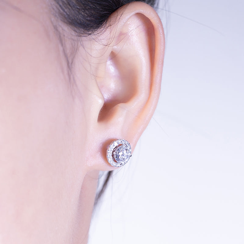 Ohrringe, je 1,35 ct, 18k Gold