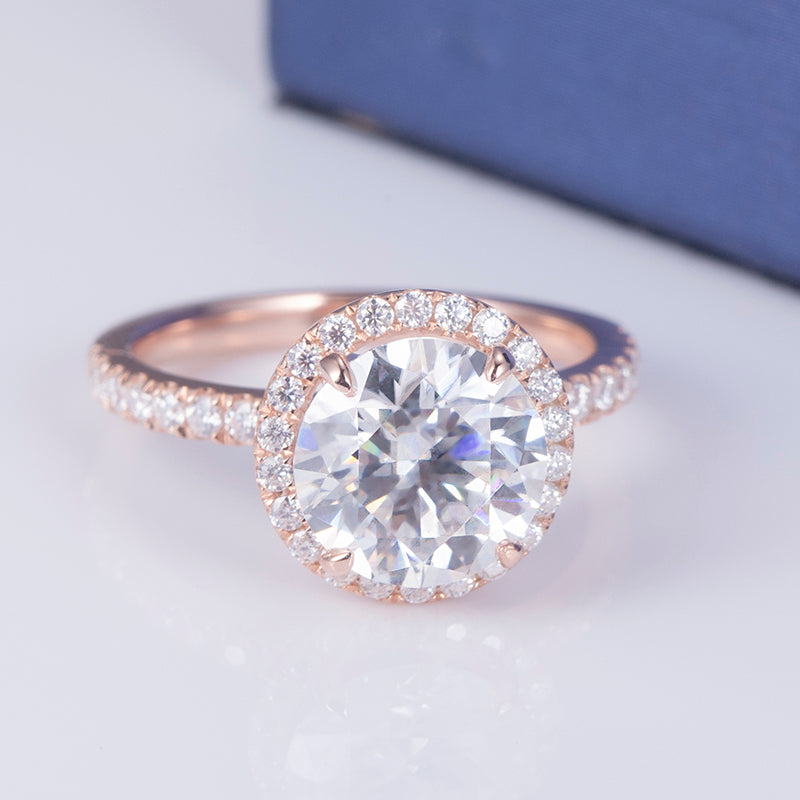 Halo-Ring, 3,2 ct insgesamt, 18k Gold