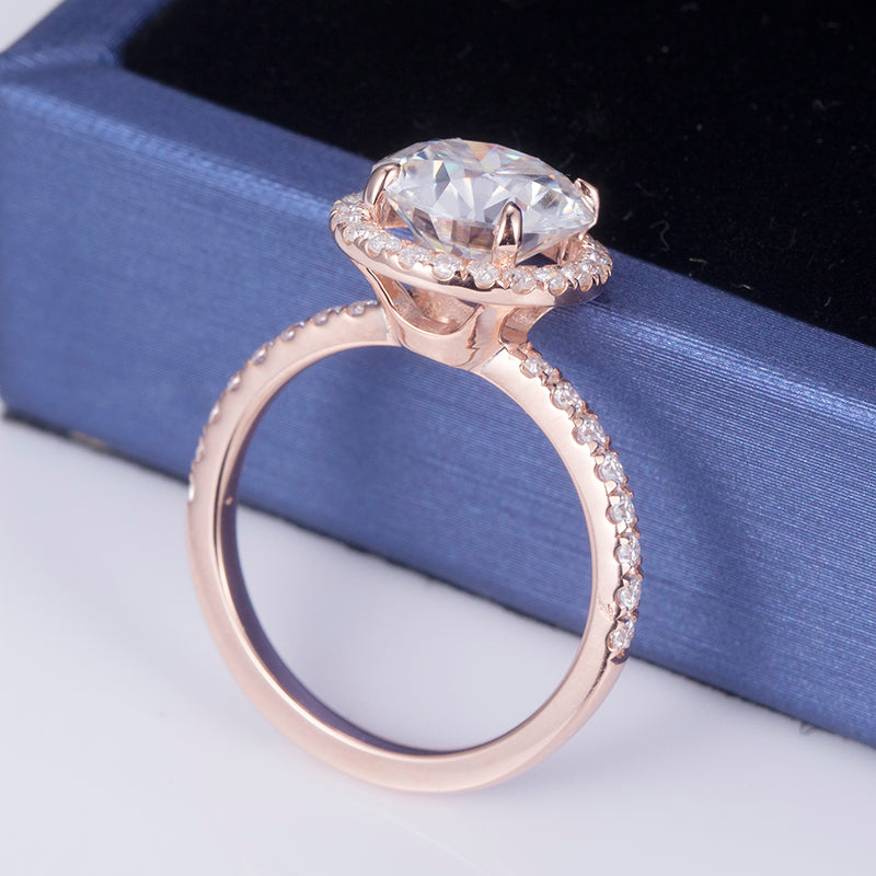 Halo-Ring, 3,2 ct insgesamt, 18k Gold
