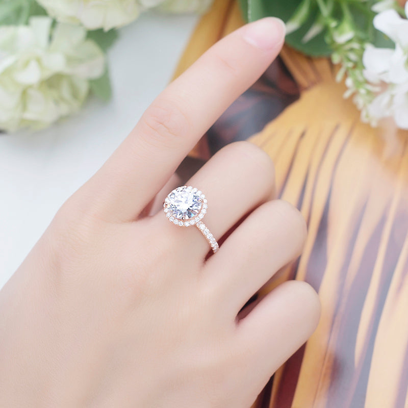 Halo-Ring, 3,2 ct insgesamt, 18k Gold