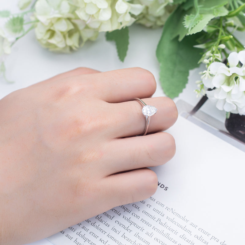 Solitaire-Ring, Pear cut, 2,0 ct, 18k Gold
