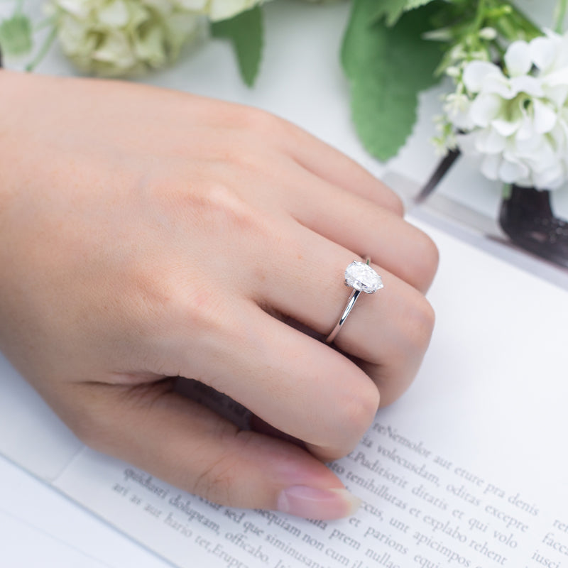 Solitaire-Ring, Pear cut, 2,0 ct, 18k Gold