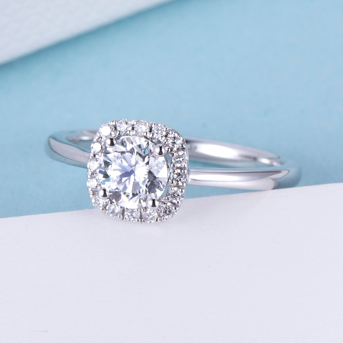 Halo-Ring, 0,6 ct insgesamt, 18k Gold