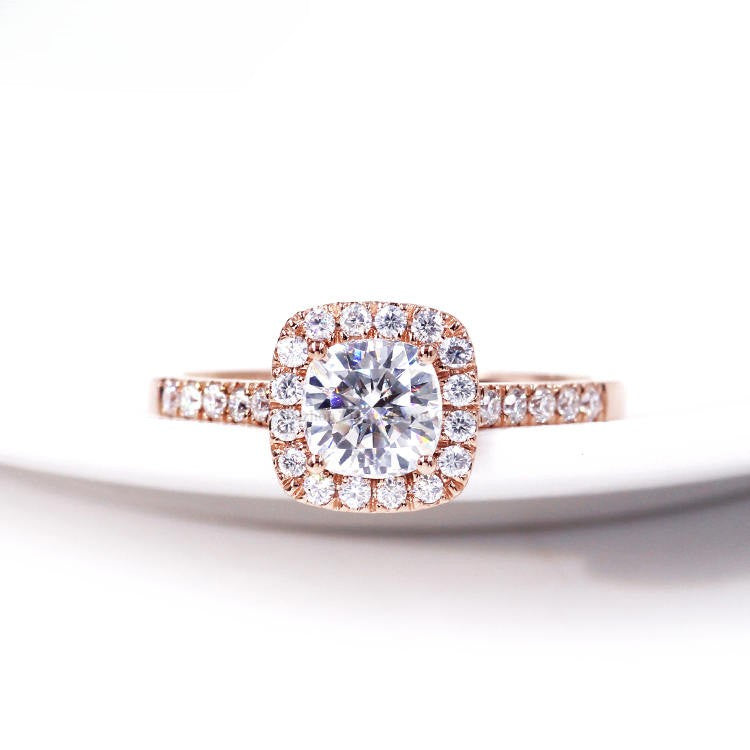 Halo-Ring, 1,6 ct Hauptstein, 18k Gold